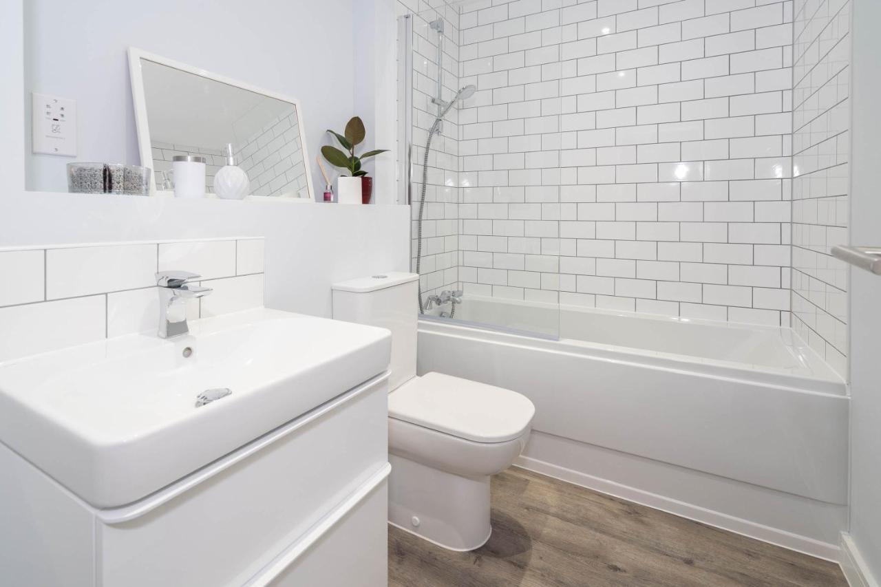 New Build - 2 Bed Snug Modern Apartment - Juliet Balcony - Roof Top Terrace - Digbeth, Birmingham City Centre - Free Netflix & Smart Tv Eksteriør billede